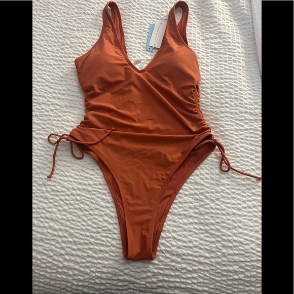 Cupshe Other - Cute high cut bikini bathing suit